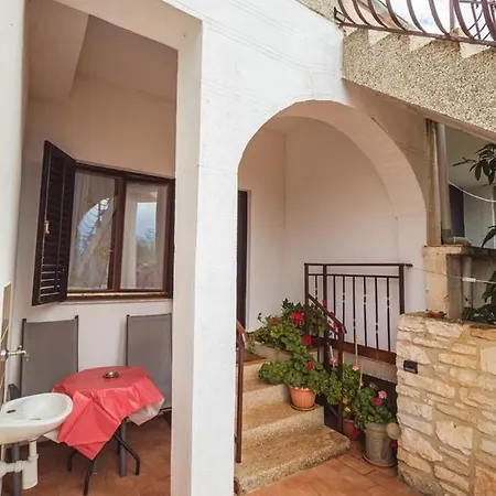 Guest house Luciana 3*